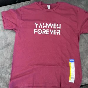 NWT Custom Design Gildan T-Shirt